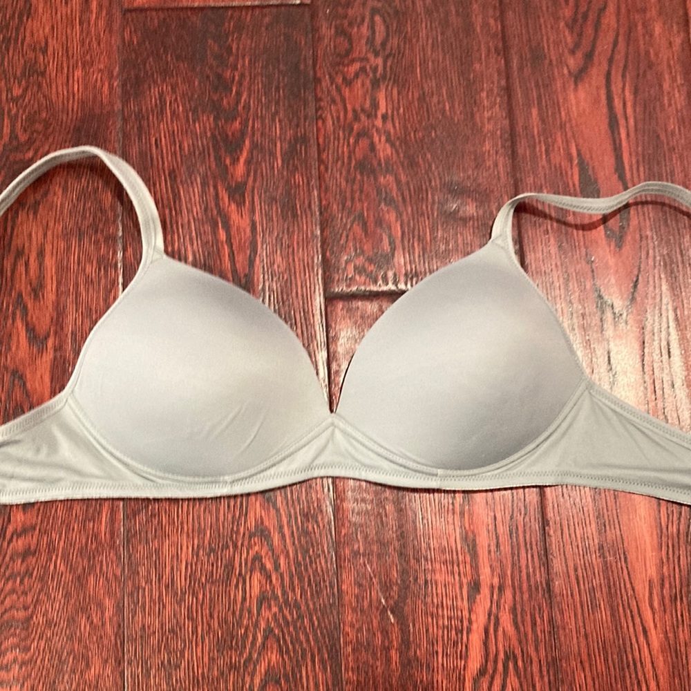 34b wireless bra worn once
